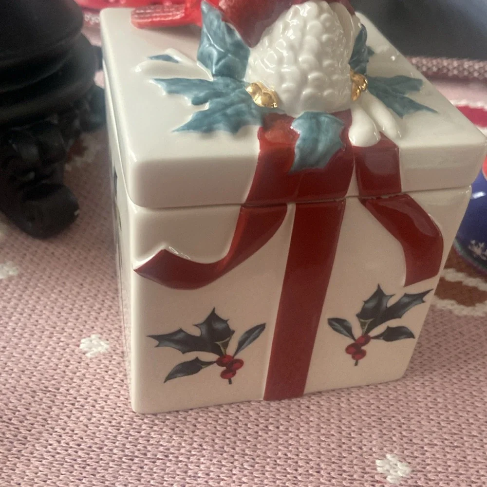 Lenox Winter Greetings Cardinal Covered Candy Dish